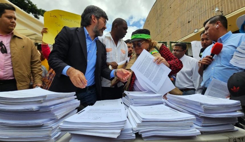 Organizaciones exigen juicio político contra diputados hondureños por entrega de territorios