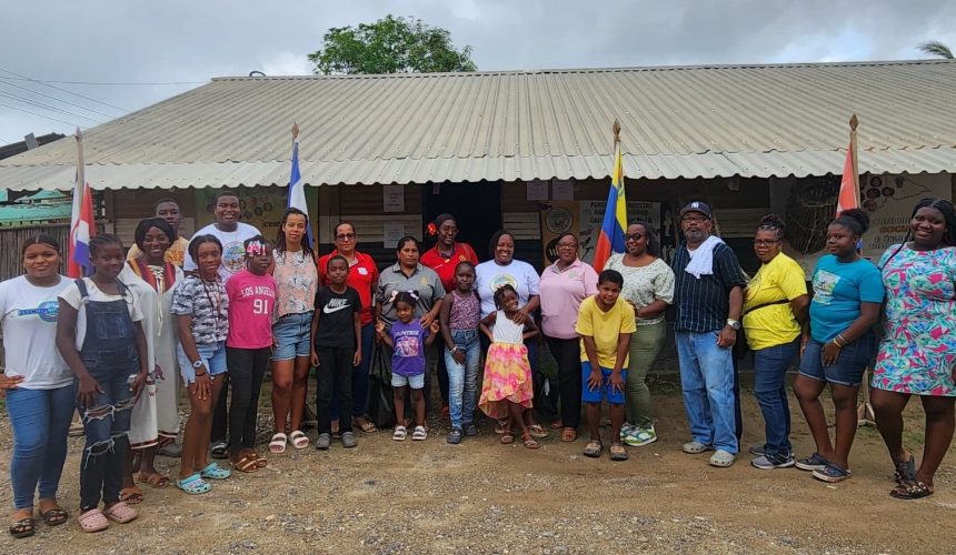 Visitante internacional española llega a Limón por medio de AfrOeste