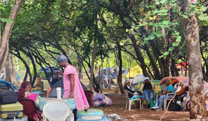 OFRANEH instala campamento indefinido «Por la Vida del Pueblo Garífuna» frente a la Corte Suprema