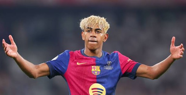 Galletas, un microbús y el «bautismo» de Messi: Las curiosidades de Lamine Yamal de niño